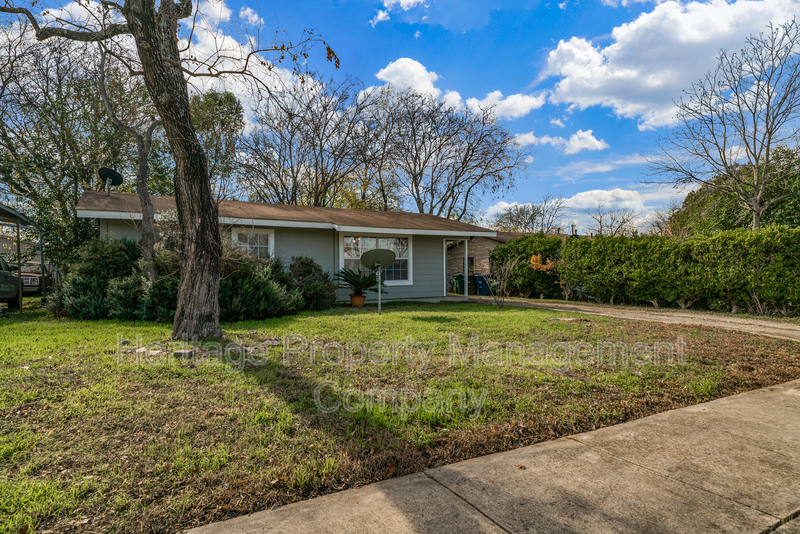 San Antonio House: 1222 West Thorain Boulevard