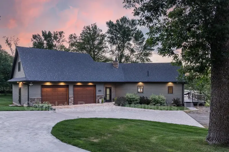 New Richland House: 23619 180th Street