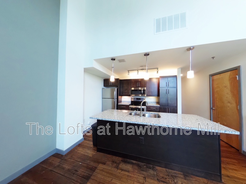 Charlotte Condo: 1101 Hawthorne Lane