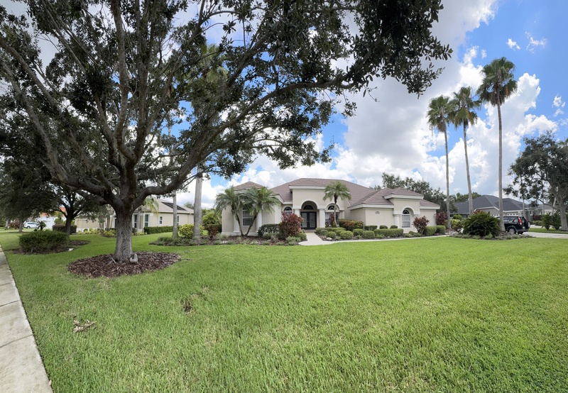 Bradenton House: 10084 Cherry Hills Ave Cir