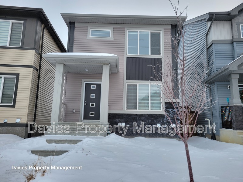 Edmonton House: 9475 Colak Lane SW