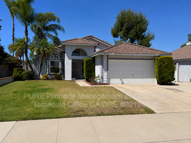 Murrieta House: 25543 Woodside Cir