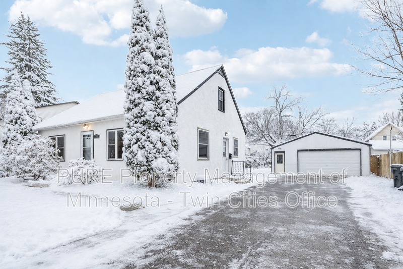 North Saint Paul House: 2584 2nd Ave E
