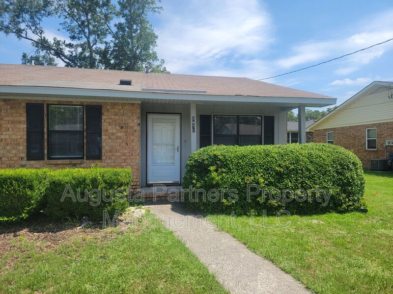 Martinez Condo: 207 Flores Ln