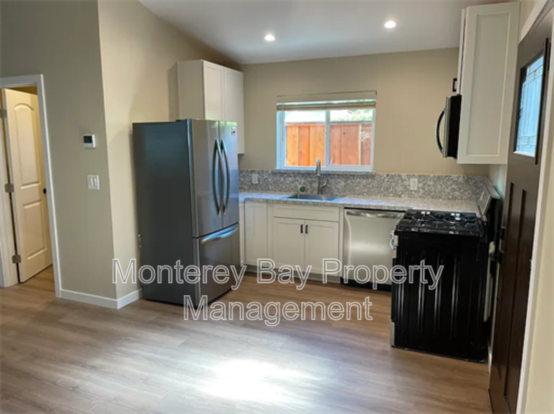 Pacific Grove House: 154 Carmel Ave