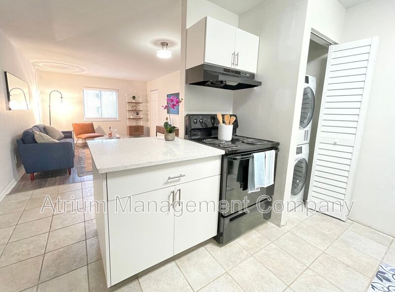 Gainesville House: 7301 W University Avenue