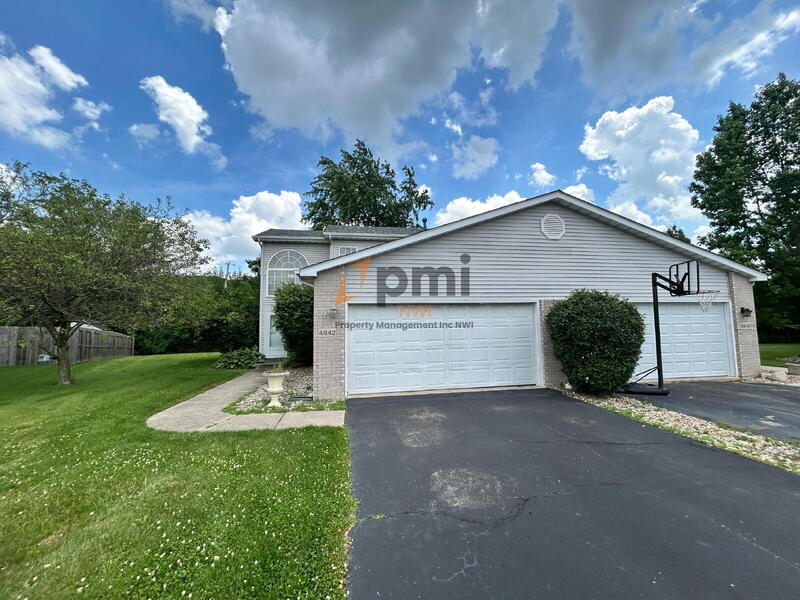 Schererville House: 4842 93rd Terrace