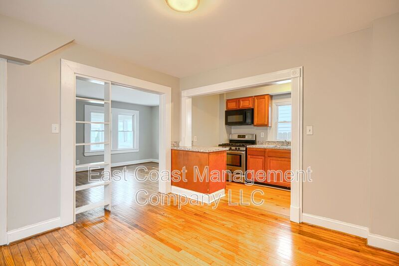 Dundalk House: 214 Center St