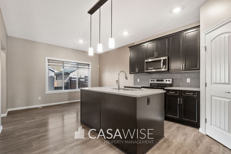 Edmonton House: 342 Desrochers Boulevard Southwest