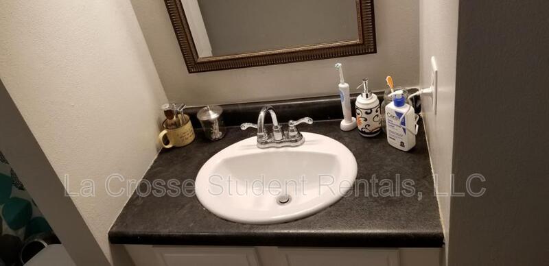 La Crescent Condo: 619 Welshire Drive