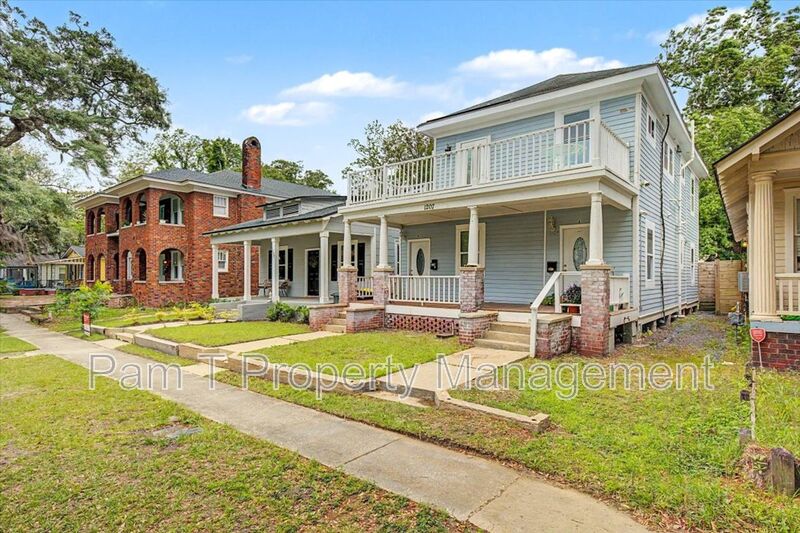 Savannah Condo: 1207 E Anderson St