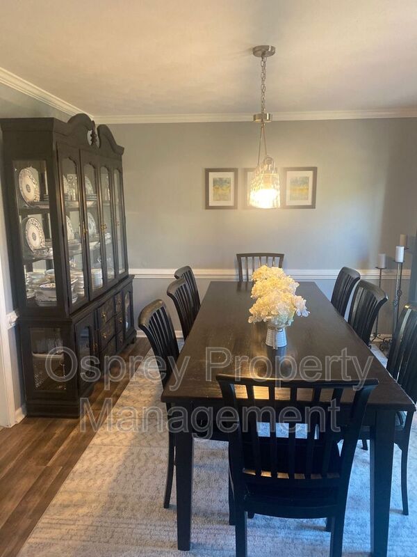 Stunning 4 bedroom with spacious finished room over the garage in Hickory School district. - Photo 7