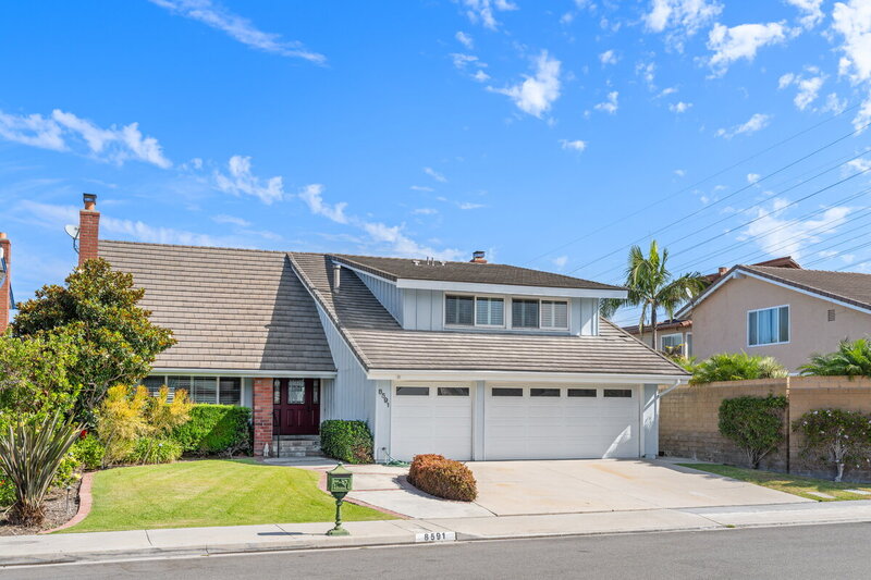Huntington Beach House: 8591 Naples Drive