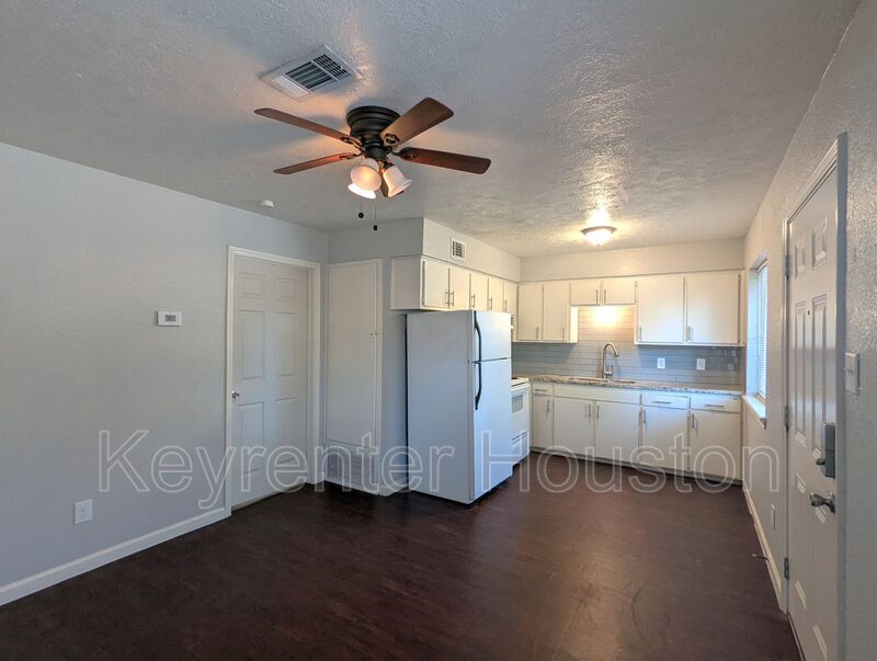 Request a Viewing for 7707 Glover st, Unit 9 Tenant Turner