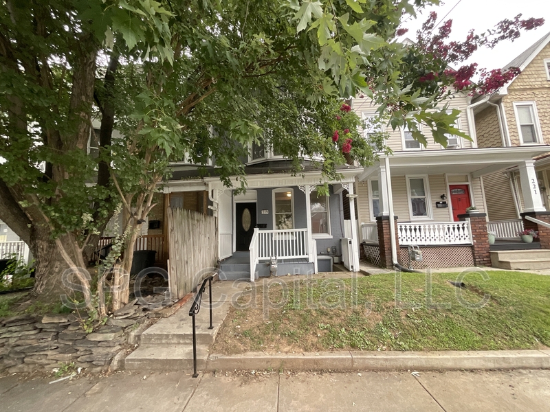 York House: 219 E Cottage Pl, York - 219