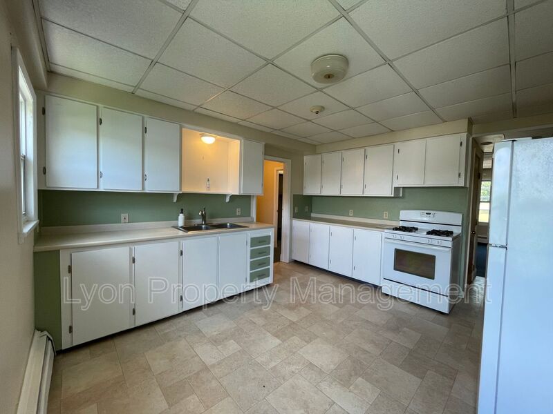 Coventry Condo: 456 Washington St