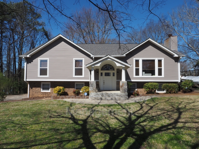 Birmingham House: 604 Farr Circle