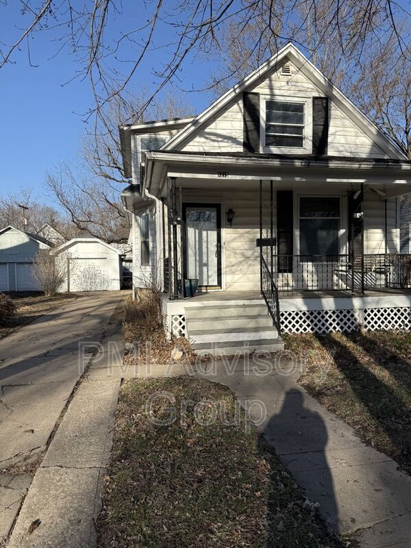 Topeka House: 1275 Southwest Mulvane Street