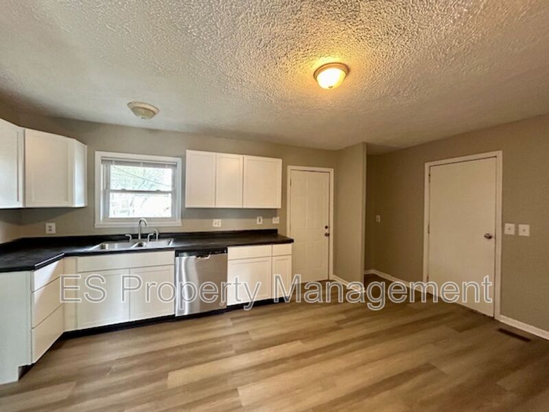 3 bedroom home near Lawrence - Photo 6