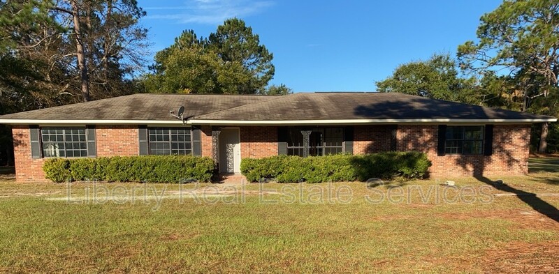 Hinesville House: 719 S Main St
