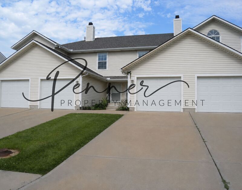 Oak Grove Townhome: 103-D NE Dogwood St