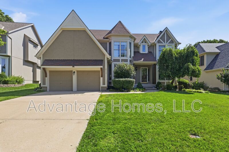 Overland Park House: 14117 Parkhill Lane
