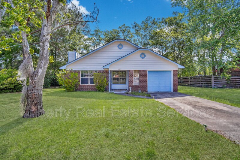 Hinesville House: 1109 Tomahawk Trl