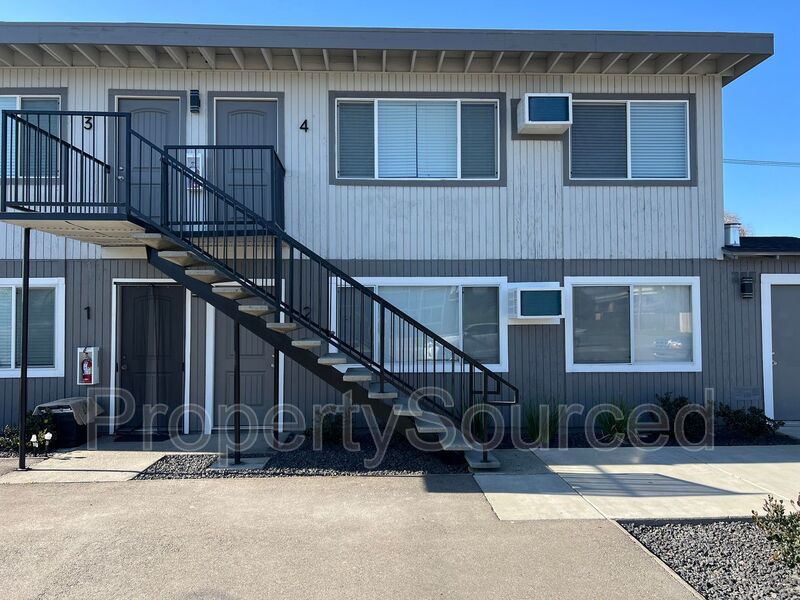 Lathrop Condo: 911 H Street