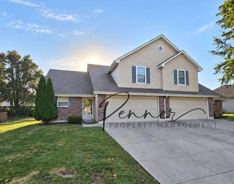 Lees Summit House: 405 SW Hoke Ln