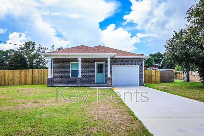 Pensacola House: 7111 McAdam Ct
