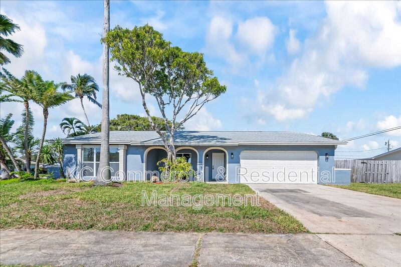Satellite Beach House: 484 Greenway Ave