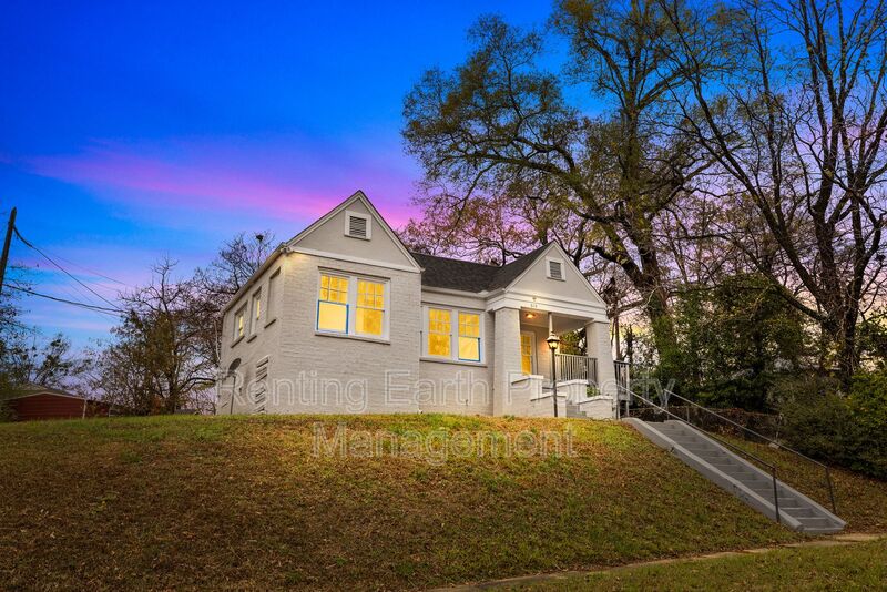 Birmingham House: 612 12th St W