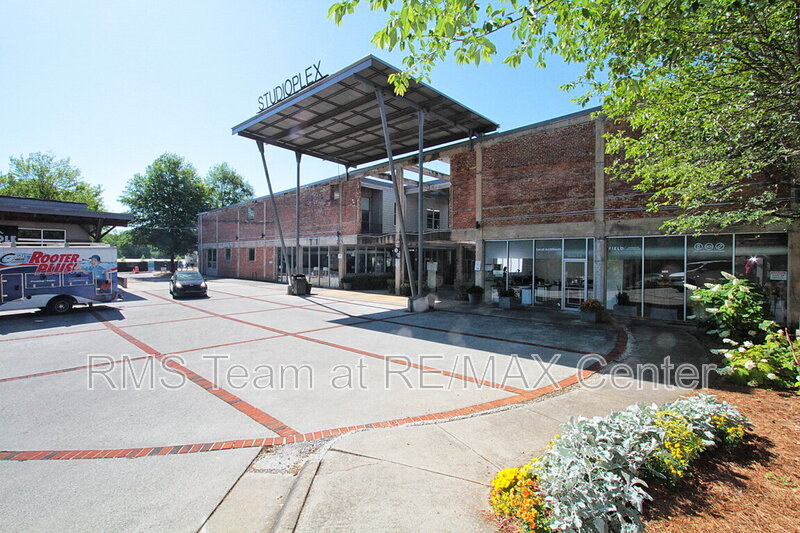 Atlanta House: 659 Auburn Ave NE