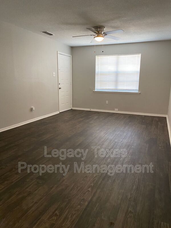 Cleburne Condo: 1302 Berry Dr