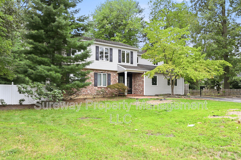 Lawnside House: 342 Quaker Rd