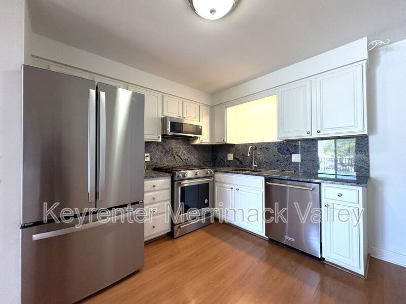 Lawrence Condo: 86 Beacon Street