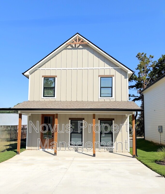 Carrollton House: 105 Carroll Circle