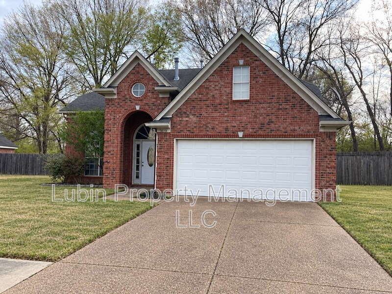 Arlington House: 5474 Hidden Meadows Dr