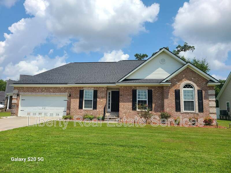 Hinesville House: 1228 Peacock Trl