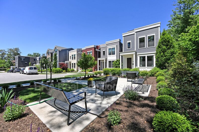 Cincinnati House: 1620 Merrimac St