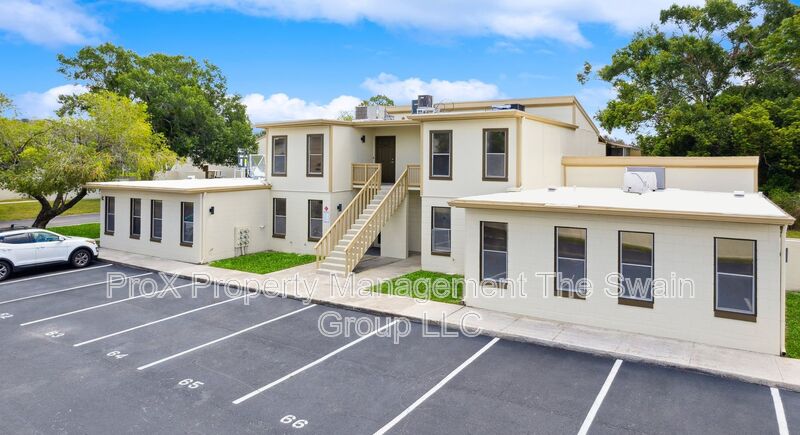 Haines City House: 401 W Florida Ave 6F