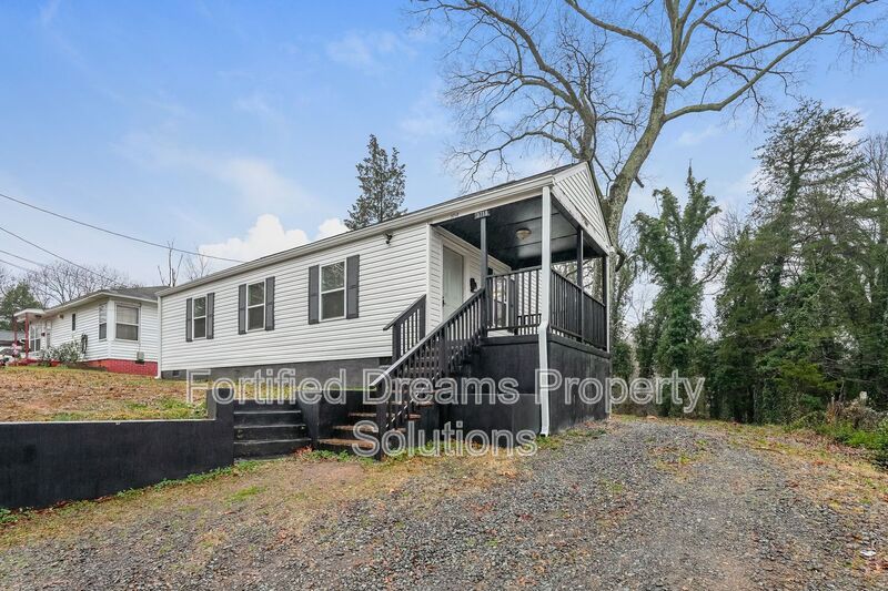 Winston Salem House: 3718 Tech Ave