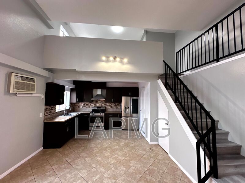 Los Angeles House: 432 N Kingsley Dr.