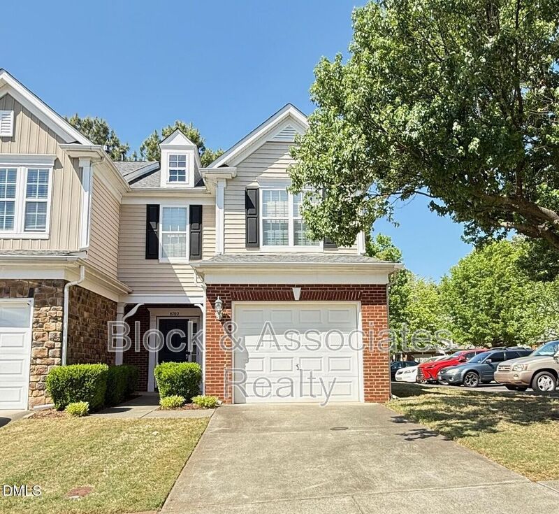 Raleigh House: 8702 Owl Roost Place