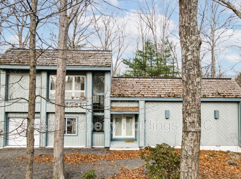 East Stroudsburg House: 3120 Greenbriar Drive