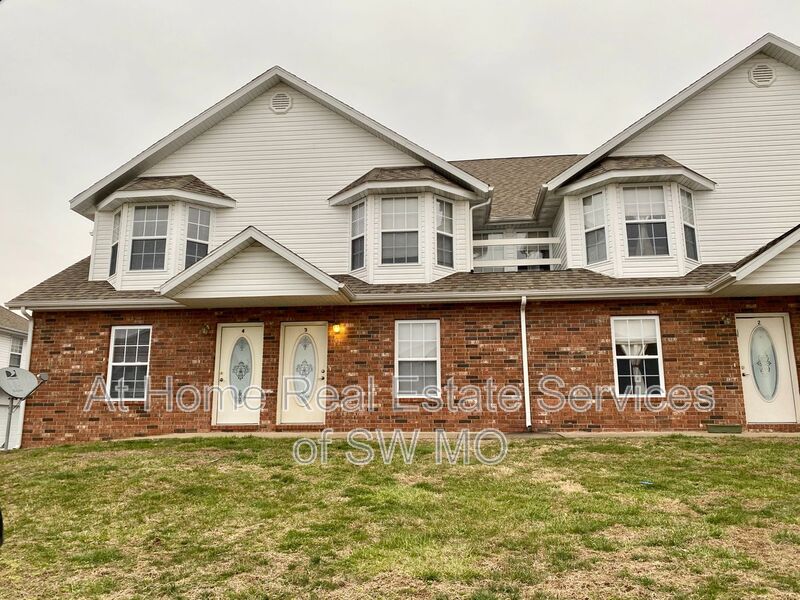 Ozark Townhome: 1503 W Frosty