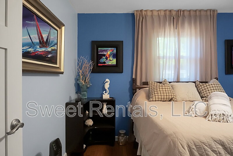 Charleston House: 1831 Jaywood Circle