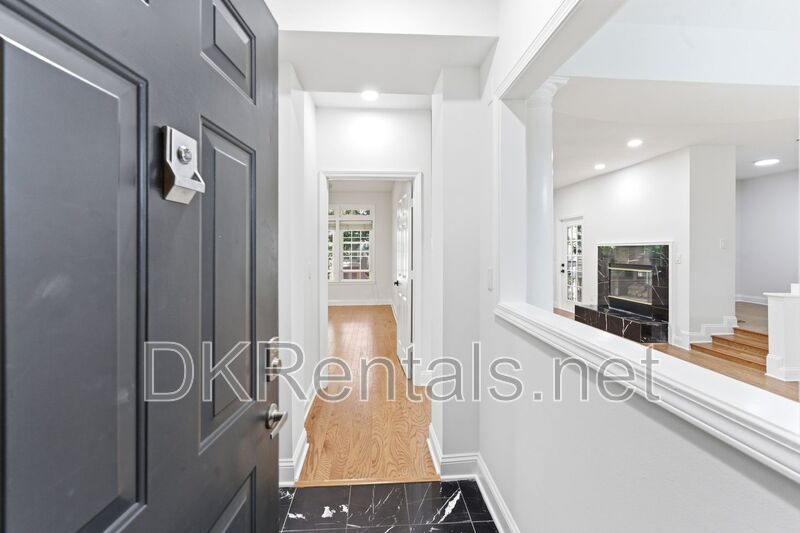 Atlanta House: 220 Renaissance Pkwy NE