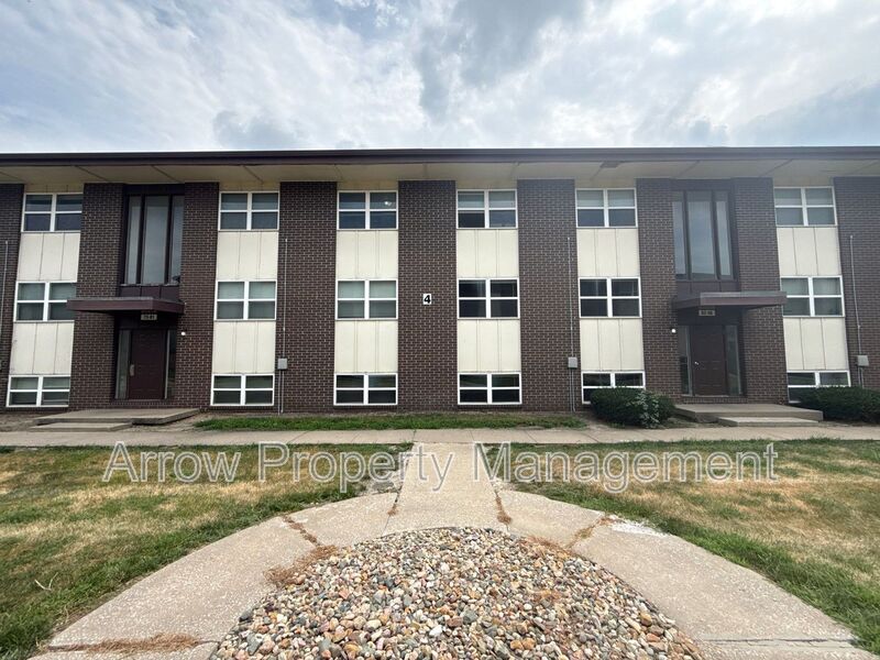 Maryville House: 1115 N College Drive-74