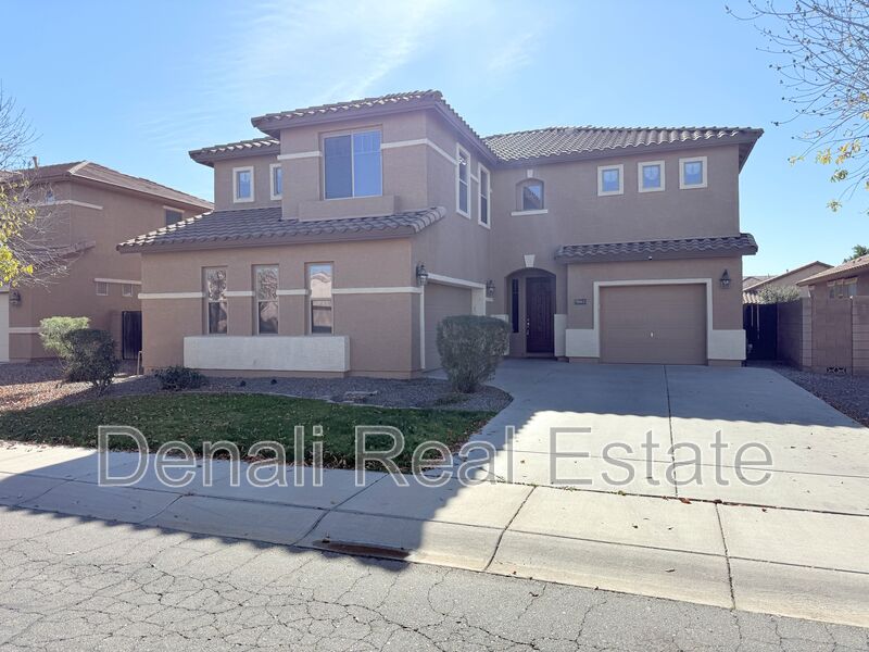 Chandler House: 3663 E Sparrow Pl